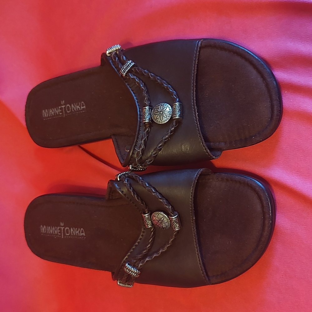 Minnetonka Brown Sandals Size 8